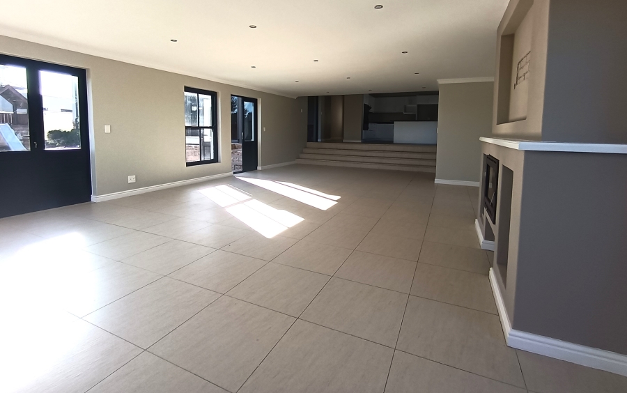 To Let 4 Bedroom Property for Rent in Atlantic Beach Golf Estate Western Cape